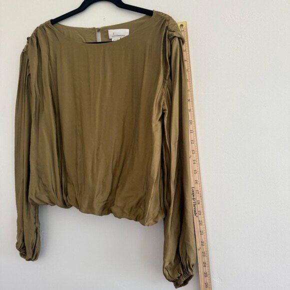 Anthropologie ballon sleeve silky top green  Gold Satin Blouse bohemian size M - Picture 5 of 9